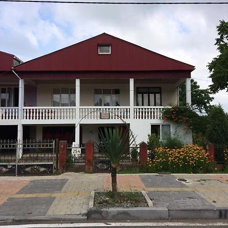 Natia Guest House Kobuleti Exterior photo